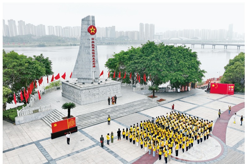 中心谢庐明教授应邀为北京市怀柔区书记发展工作室学员作《红军长征与长征精神》专题讲座